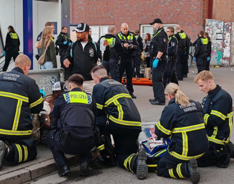 Atak nożownika Hamburg: Dramatyczne wydarzenia na głównym dworcu w Hamburgu.