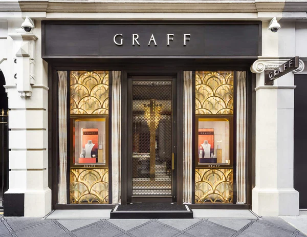 Jubiler Graff okradziony przez Gang Różowych Panter