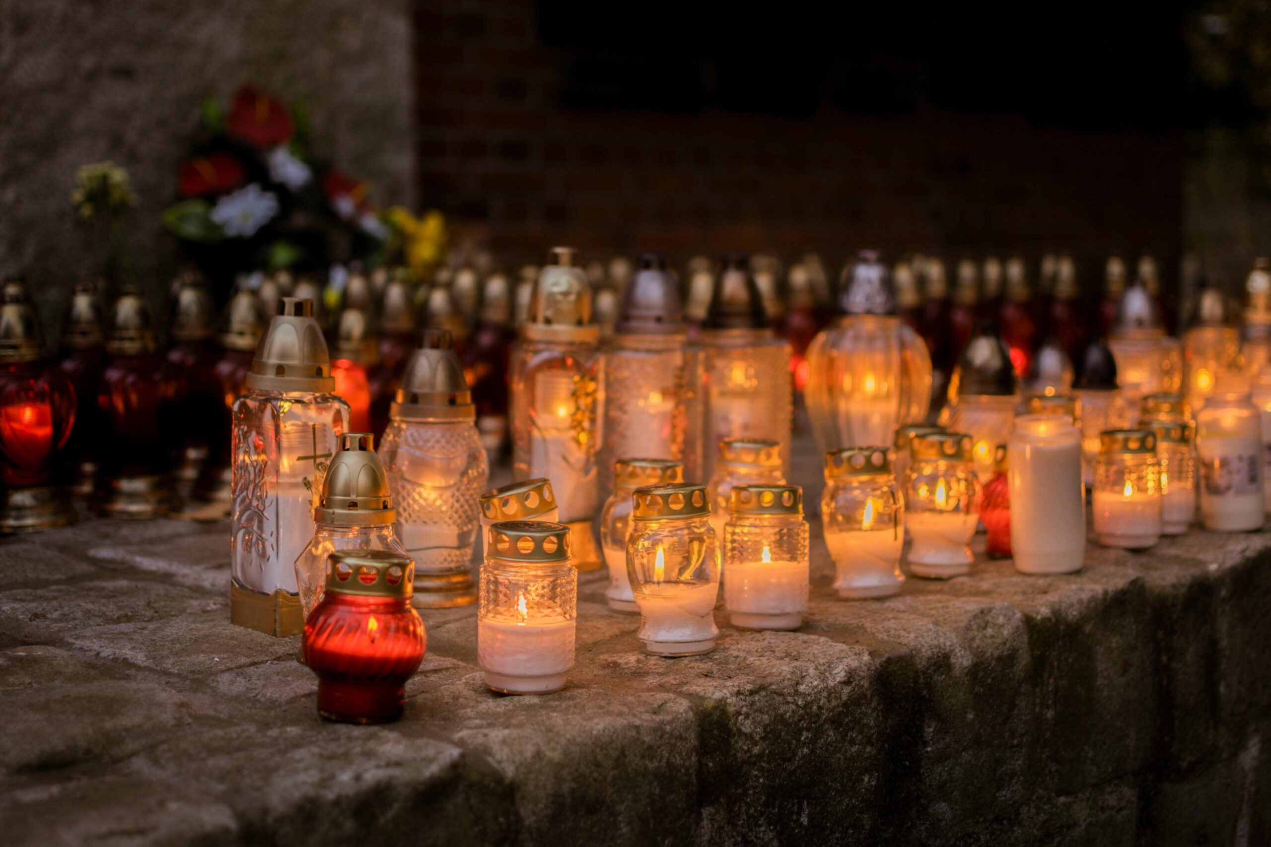 Rodzinna wojna w Strasshof: po morderstwie matki, dzieci biją się na szkolnym boisku.