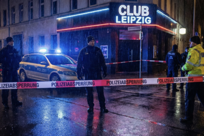 Wyciągnął kałasznikowa w klubie w Niemczech. Sąd wypuścił go na wolność`