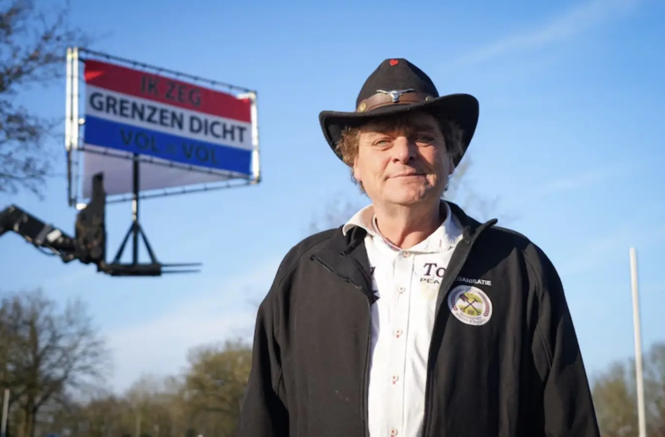 Sześć tygodni więzienia za nawoływanie do kontroli granic.