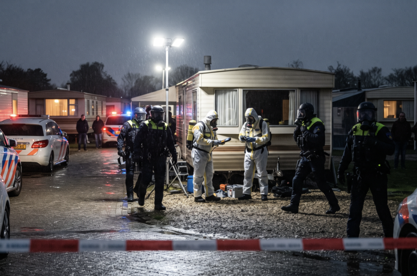 Policja na osiedlu domków holenderskich [Zdjęcie wygenerowane w AI]