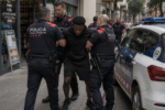 Policja zatrzymuje mężczyznę [zdjęcie wygenerowane w AI]