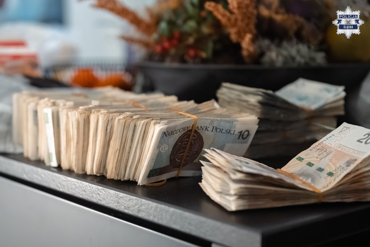 11 zatrzymanych, 53 automaty i milion złotych w gotówce na Śląsku